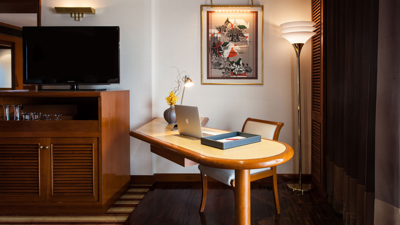 โต๊ะทำงาน - ห้องสวีท 1 ห้องนอน - โรงแรม อมารี ดอนเมือง แอร์พอร์ต กรุงเทพ