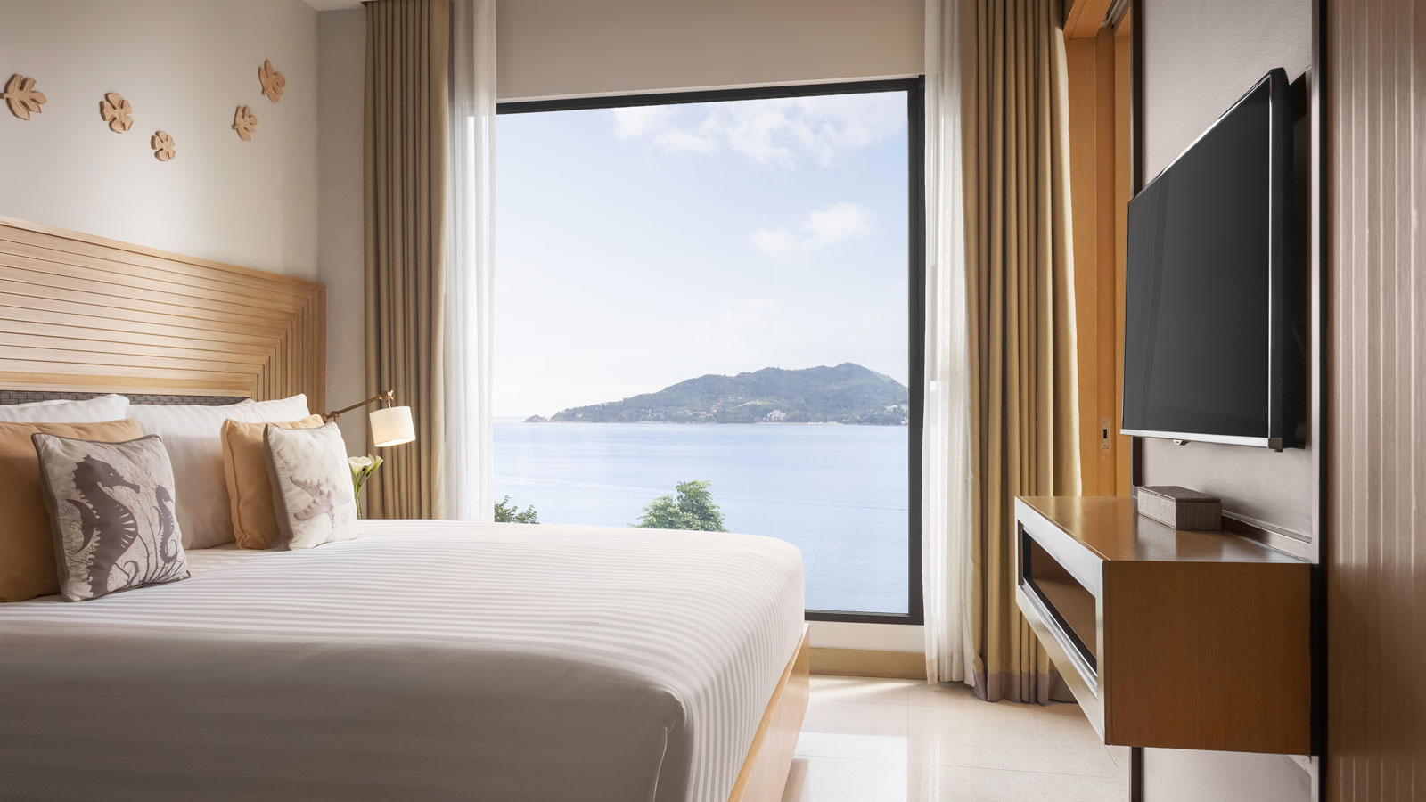 One Bedroom Suite Ocean View Coral Lounge