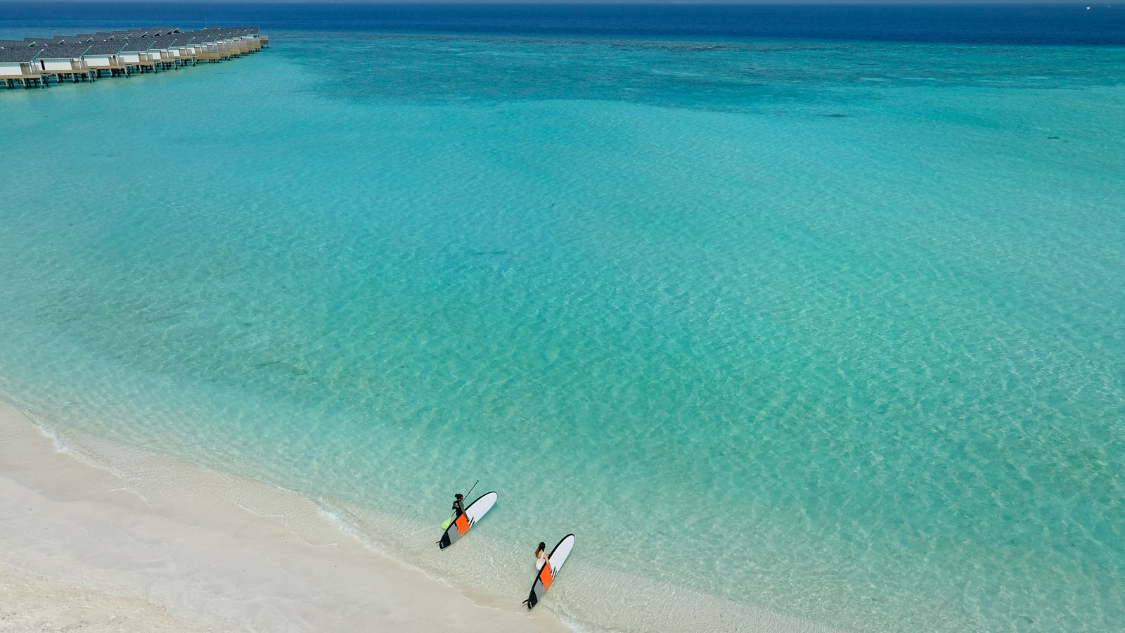 Stand-up paddle boarding (SUP) - Amari Raaya Maldives